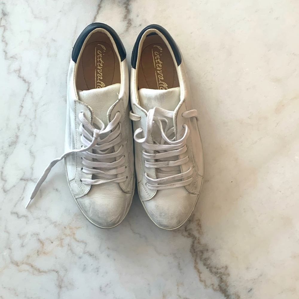 Runner sneakers